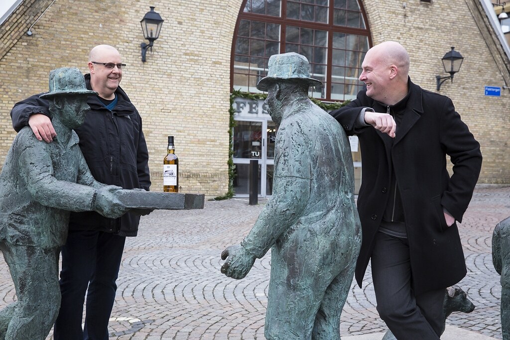Tommy Andersen och Peter Sjögren utanför Feskekôrka i Göteborg